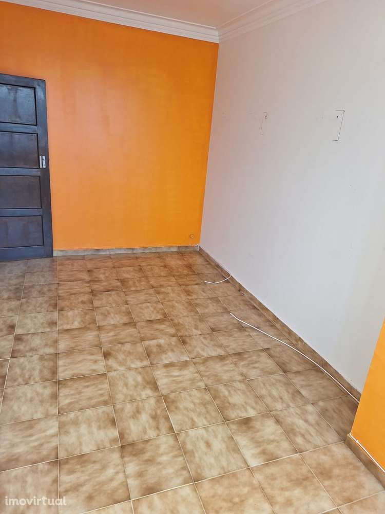 Vende-se T2 Sto Antonio da Charneca / Barreiro - Grande imagem: 5/7
