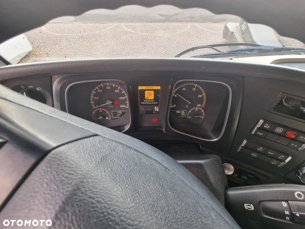 Mercedes-Benz Actros - 32