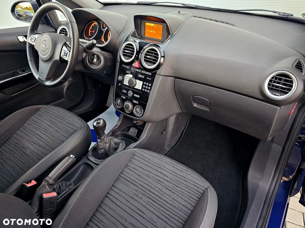 Opel Corsa 1.2 Cosmo - 27