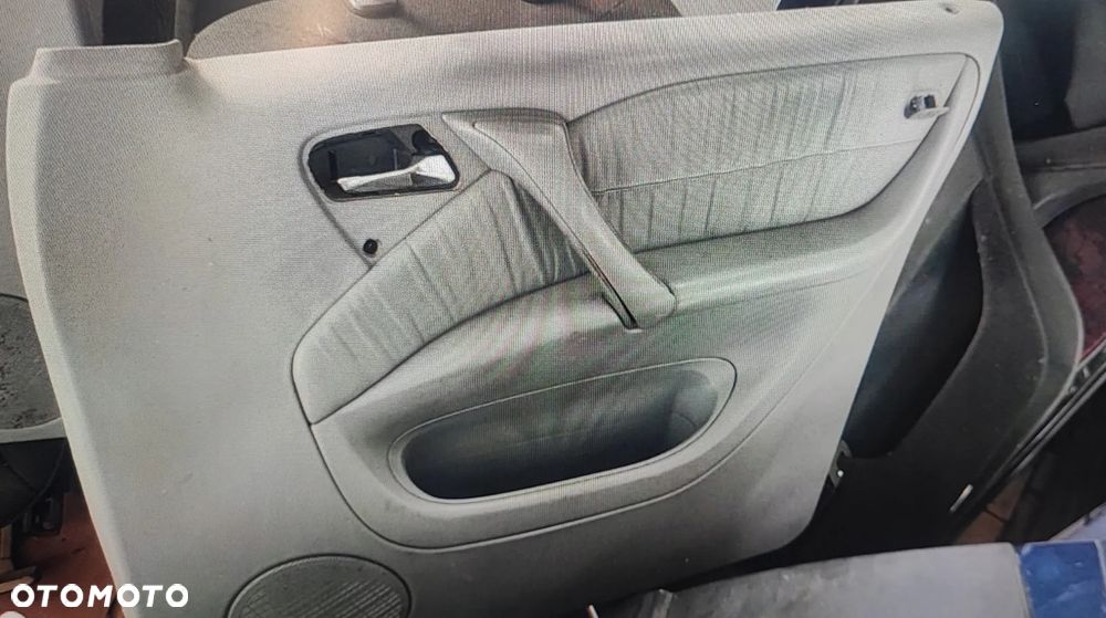 MERCEDES W163 ML UCHWYT RĄCZKA DRZWI PRAWY PRZÓD SZARA