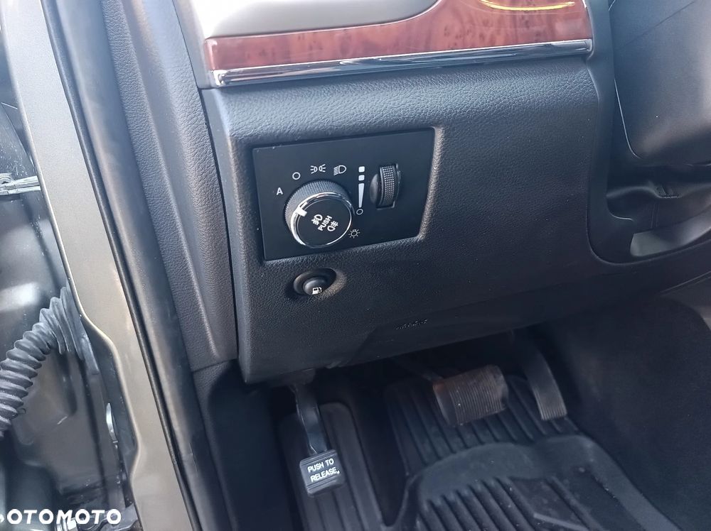 Jeep Grand Cherokee - 22