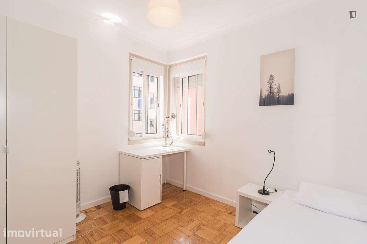 Quarto - localizado em Sete Rios Lisbon - Grande imagem: 2/13