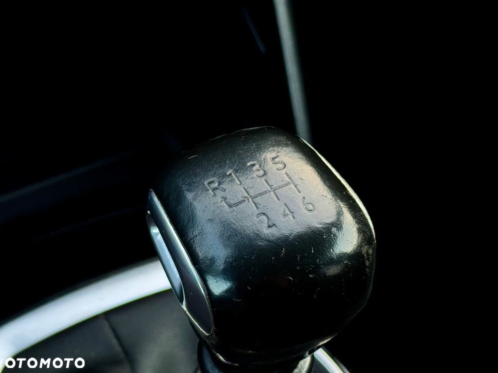 Peugeot 208 PureTech 100 GT Pack - 17