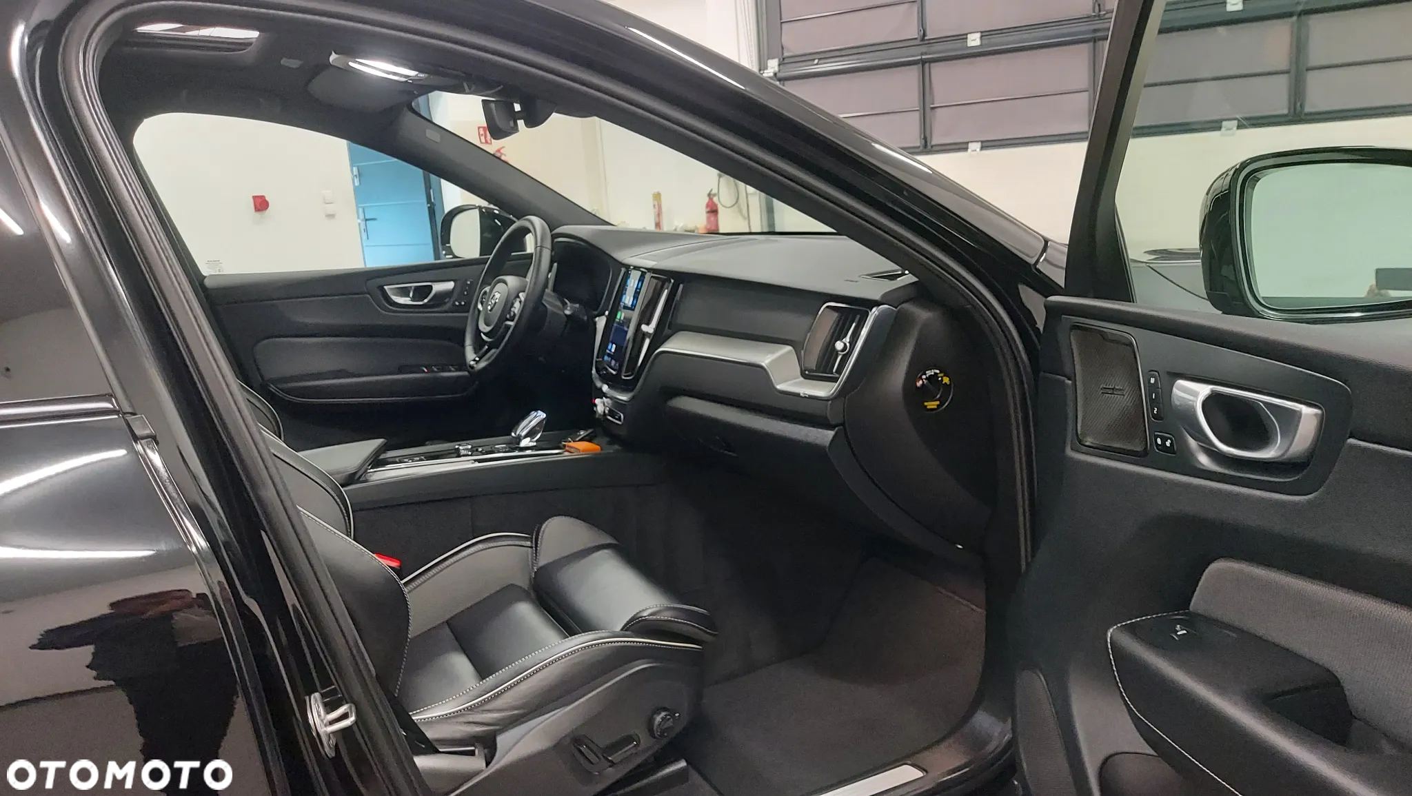 Volvo XC 60 B4 D AWD Plus Dark - 20