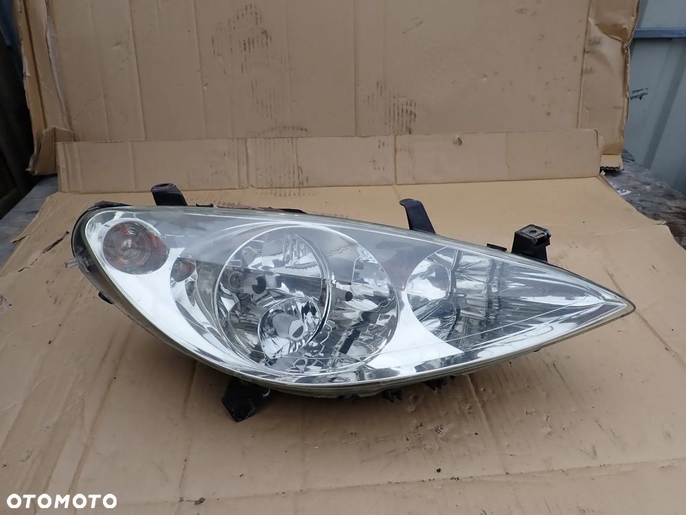 PEUGEOT 307 CC LAMPA PRAWY PRZÓD - 1