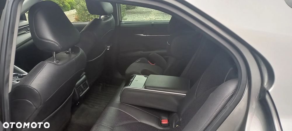 Toyota Camry 2.5 Hybrid Executive CVT - 10