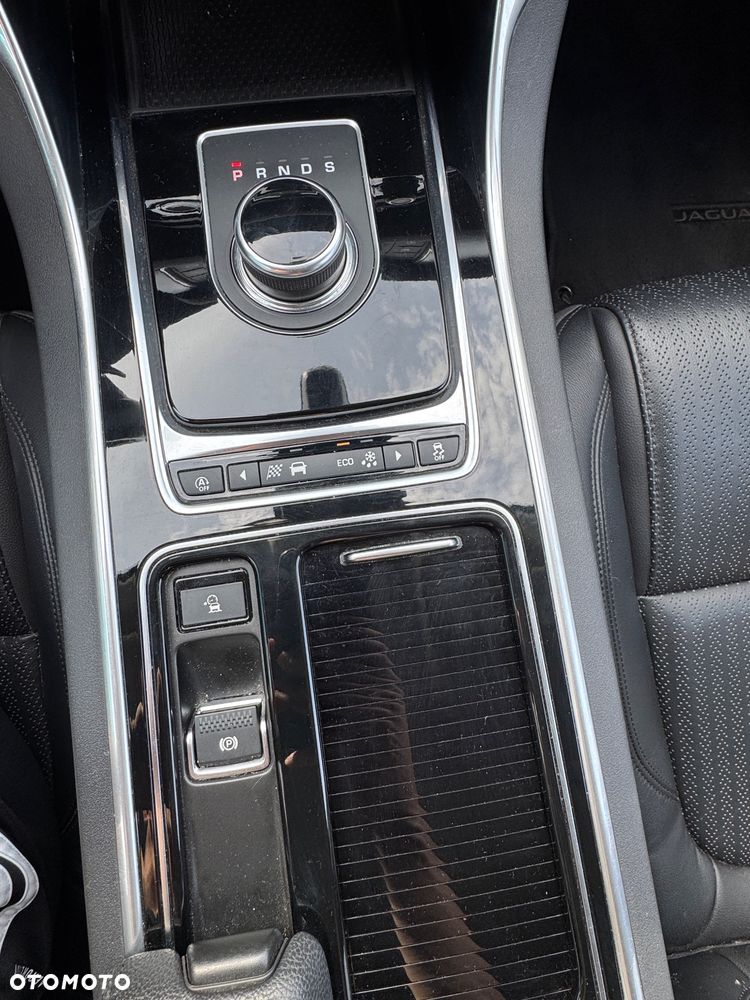 Jaguar XF 2.0 i4D Prestige - 21