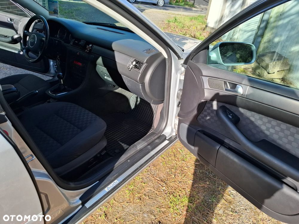 Audi A6 Avant 2.5 TDI - 17