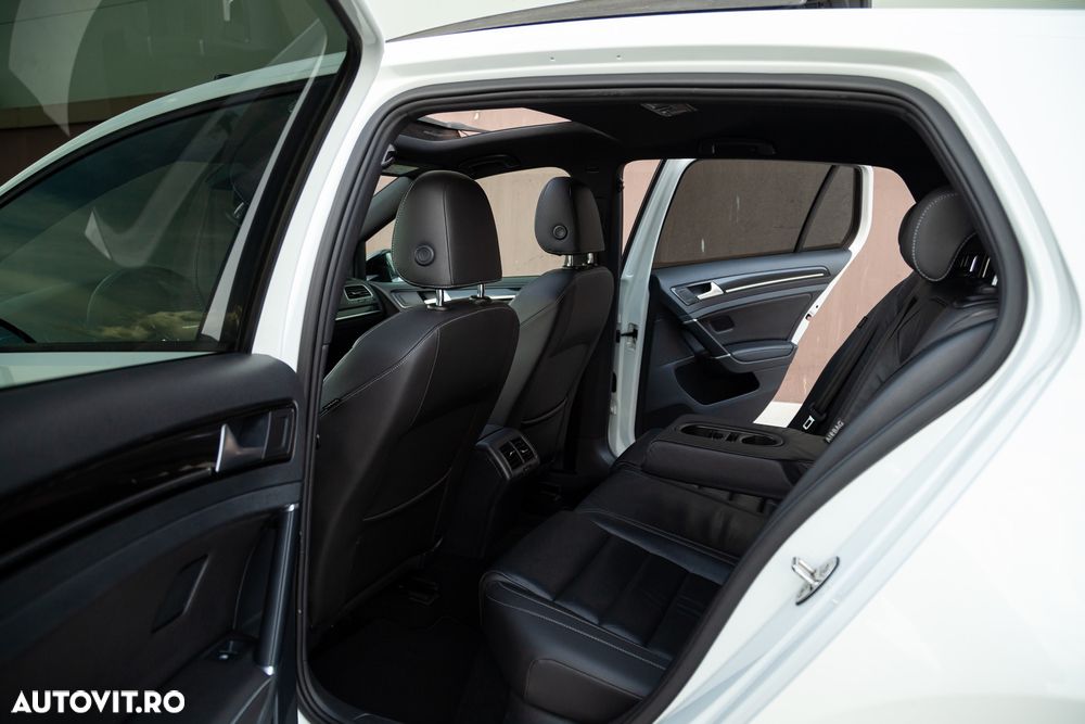 Volkswagen Golf - 10