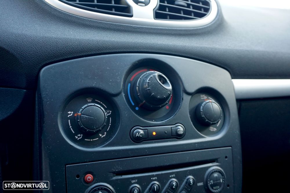Renault Clio 1.2 16V Confort - 10
