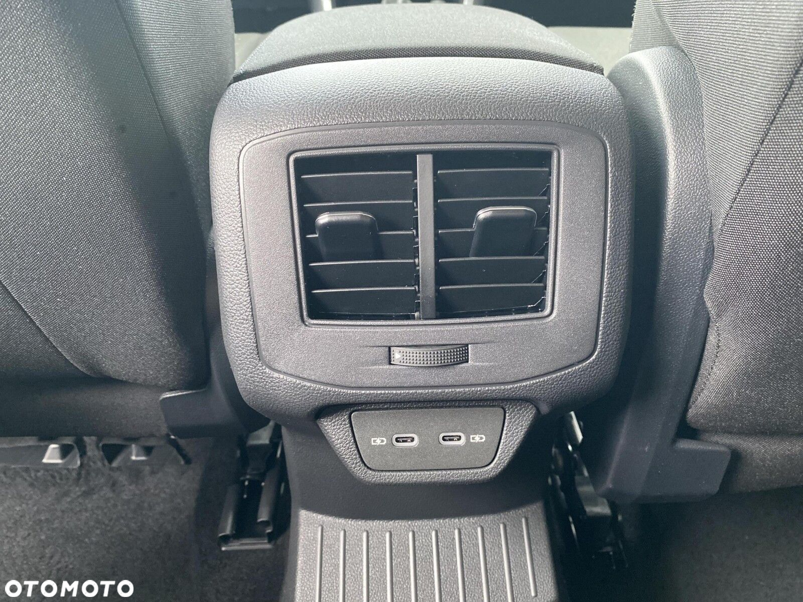 Volkswagen T-Roc - 22