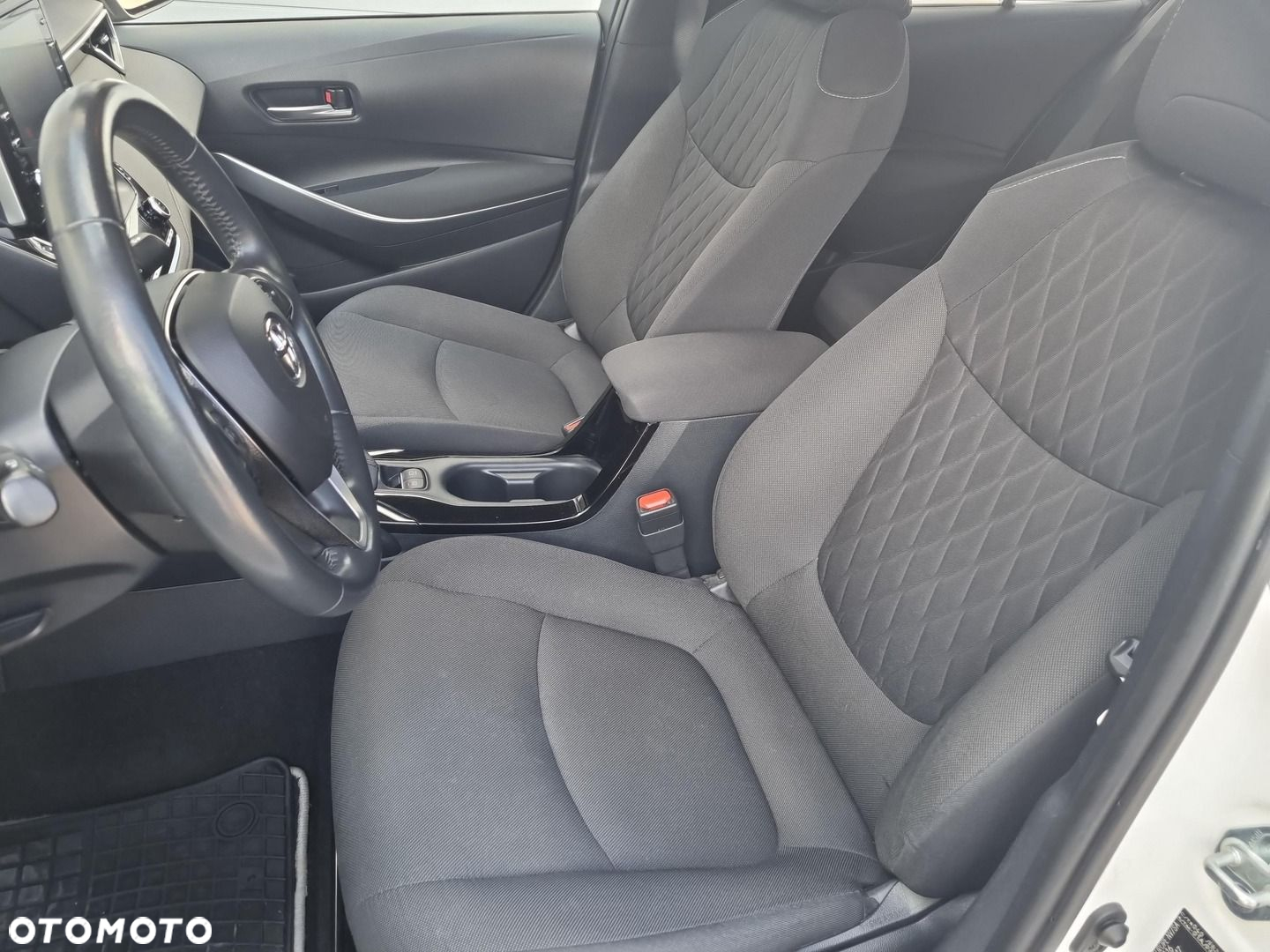 Toyota Corolla - 13