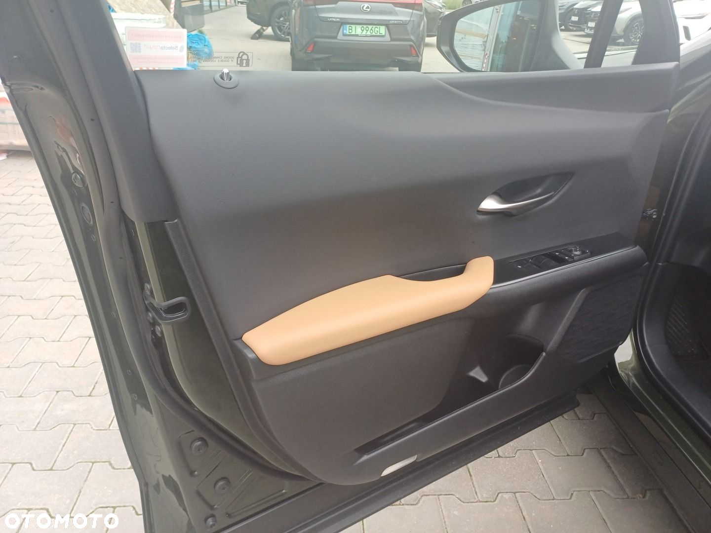 Lexus UX 300h F Sport Design - 14