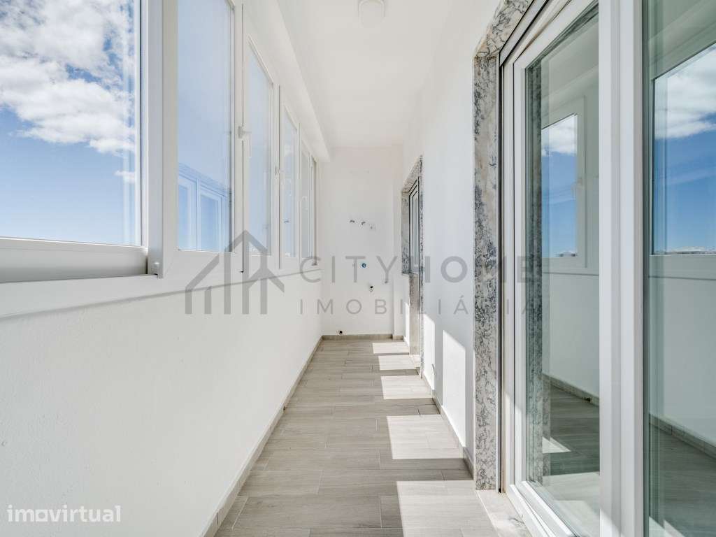 Apartamento T2 Renovado com Garagem em Box em Quarteira - Grande imagem: 4/27