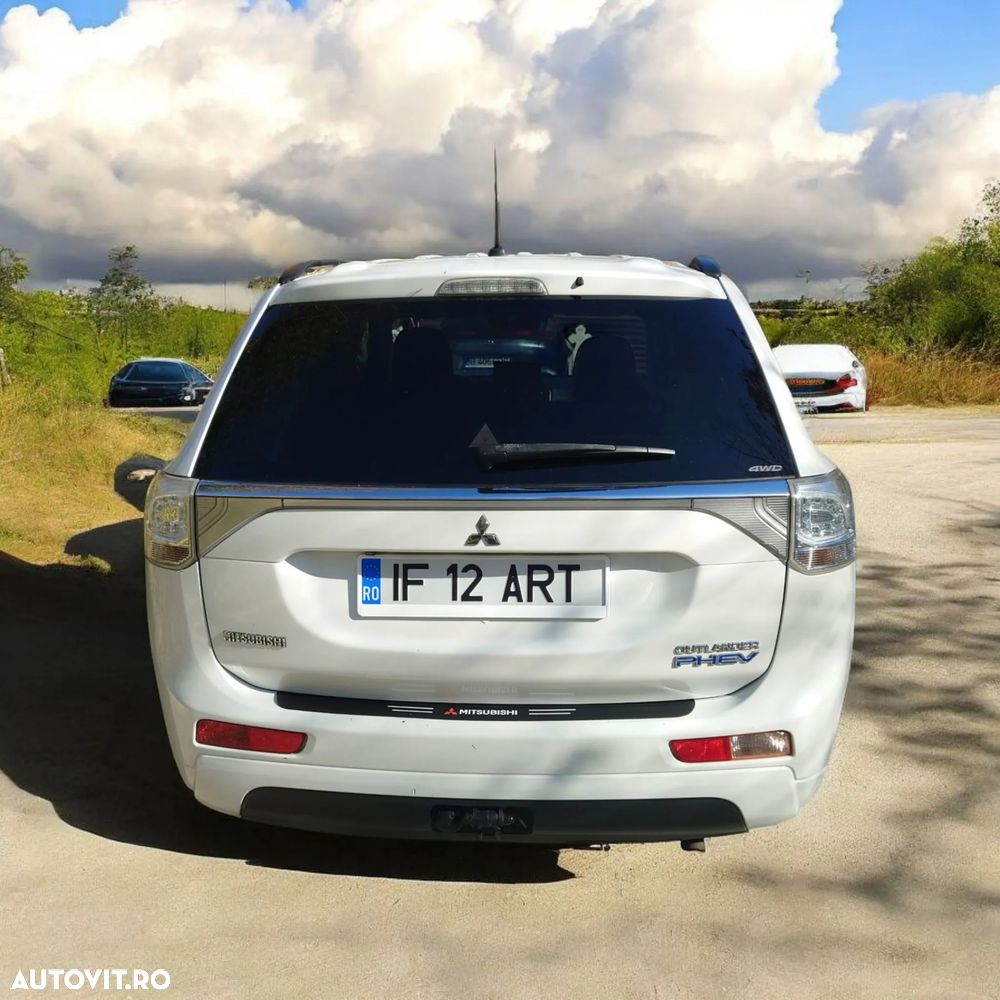 Mitsubishi Outlander - 4