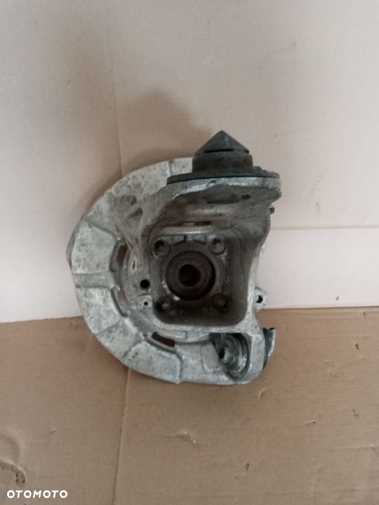 Zwrotnica Piasta Prawy Tyl BMW e70 X5 E71 X6 3.0d 6770984 - 2