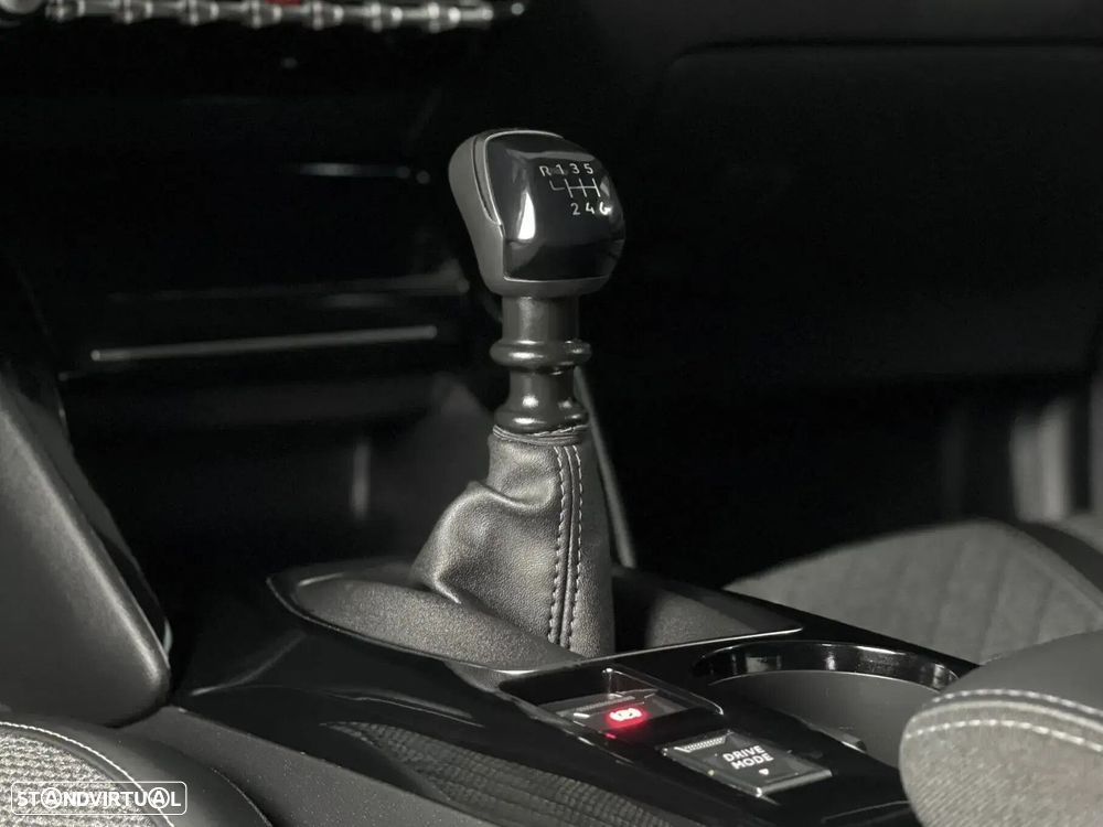 Peugeot 2008 - 8