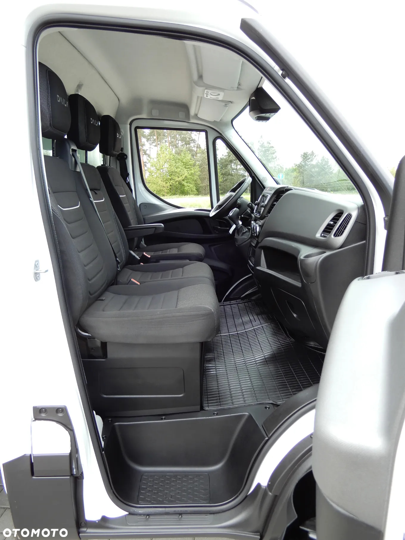 Iveco DAILY 50C18 Hi-Matic Kontener 10 E.Palet 4.91 Cm Boczne Drzwi + Winda Załadowcza DHOLLANDIA 1000 Kg Rozstaw Osi 4350 mm WZMACNIANY Tempomat Aktywny Full LED 16 Tys Km GWARANCJA FABRYCZNA Stan FABRYCZNIE NOWY DOSTĘPNY OKAZJA - 27