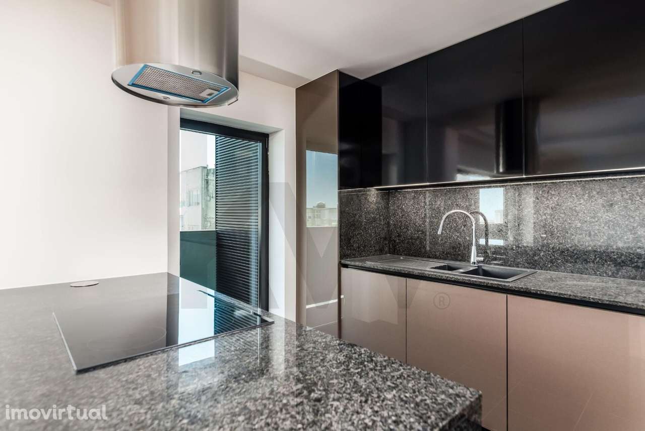 Apartamento T1- Moderno com Varanda, Garagem e Excelente Localização – - Grande imagem: 4/26