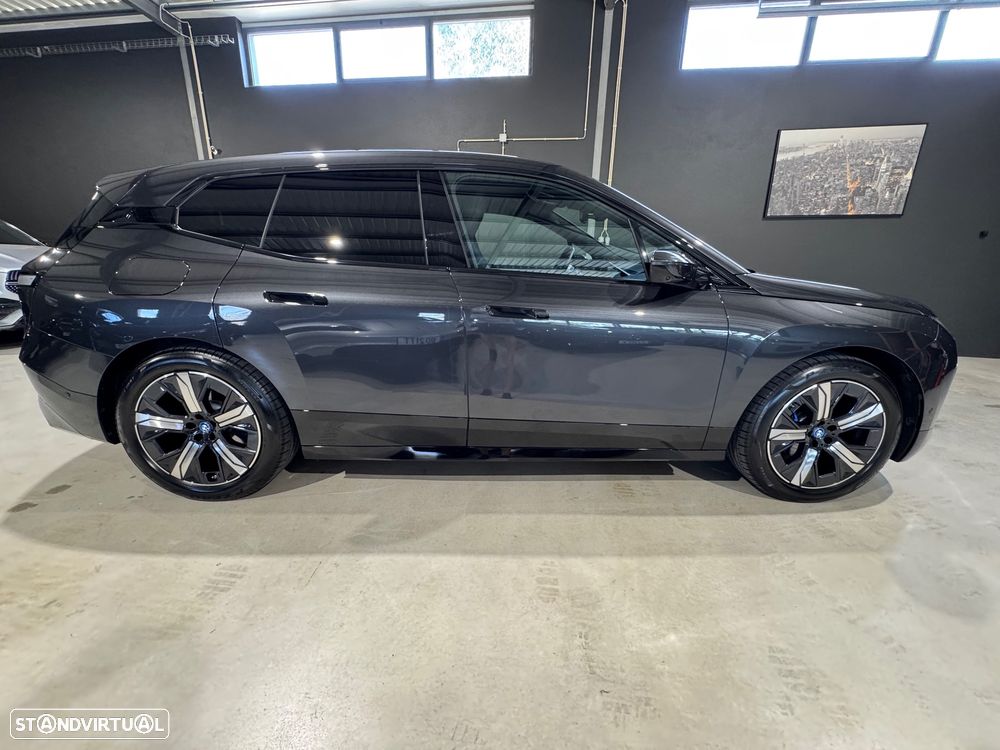 BMW iX xDrive 40 Pack Desportivo - 12