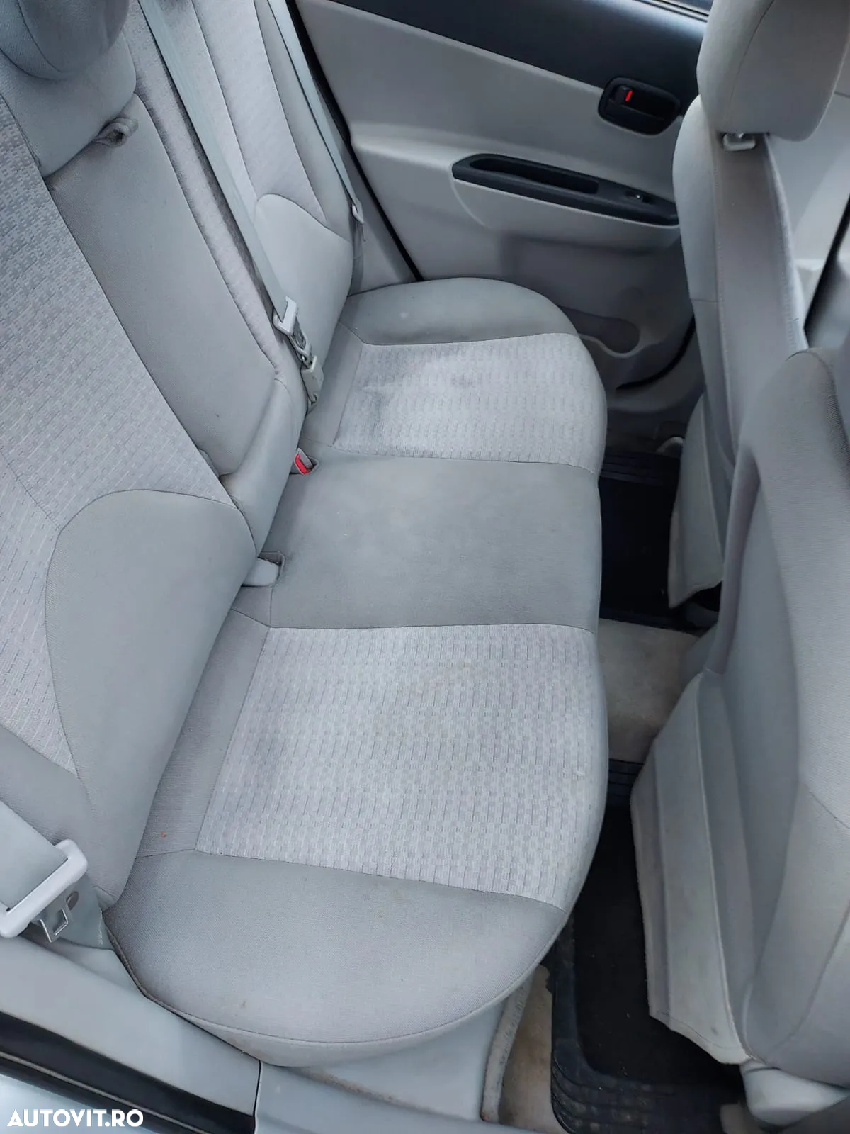 Hyundai Accent - 8