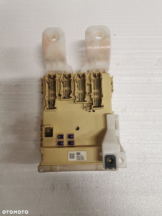 Toyota Rav4  2017 rok skrzynka bezpieczników BSI 89221-42250 - 1