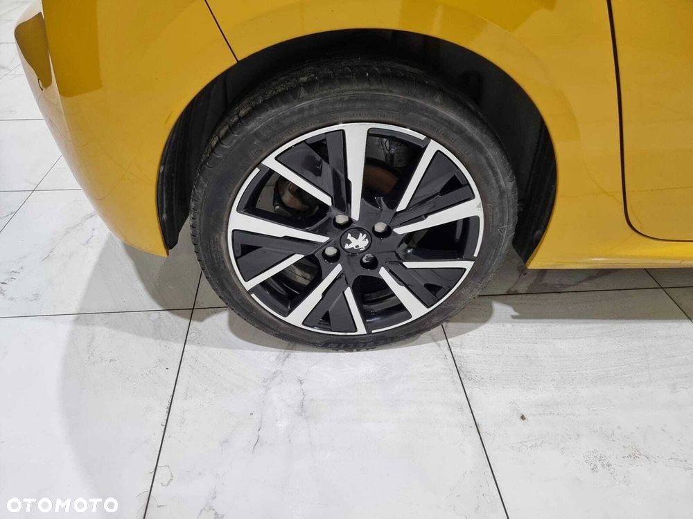 Peugeot 208 - 18