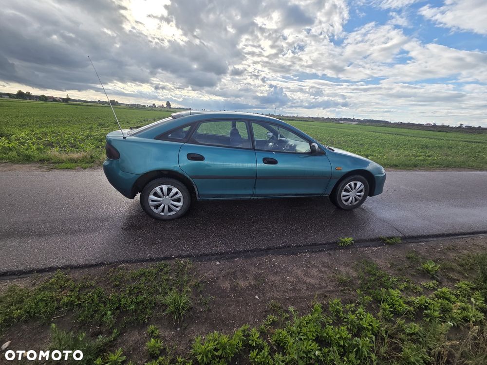 Mazda 323F - 1