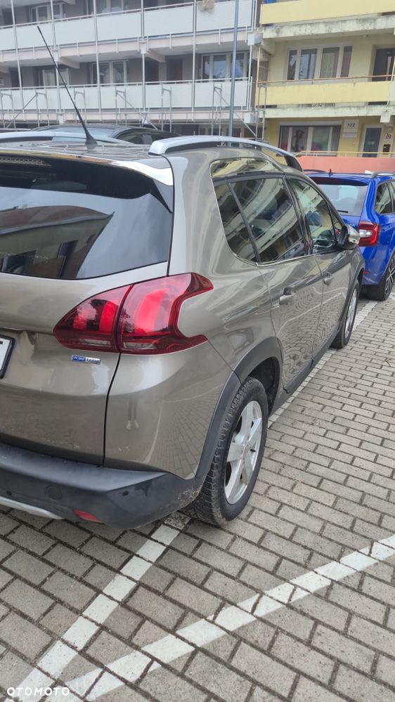 Peugeot 2008 1.2 Pure Tech Allure S&S - 4