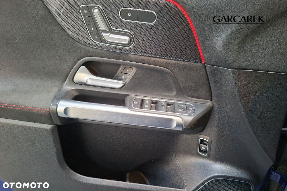 Mercedes-Benz GLB - 25