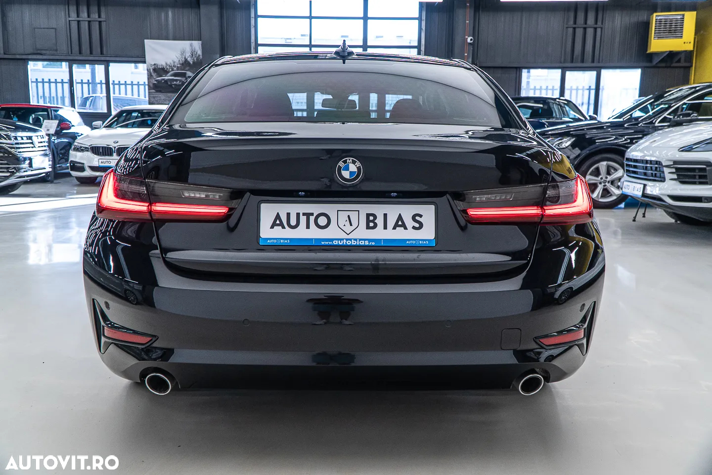 BMW Seria 3 318d Aut. Sport Line - 26