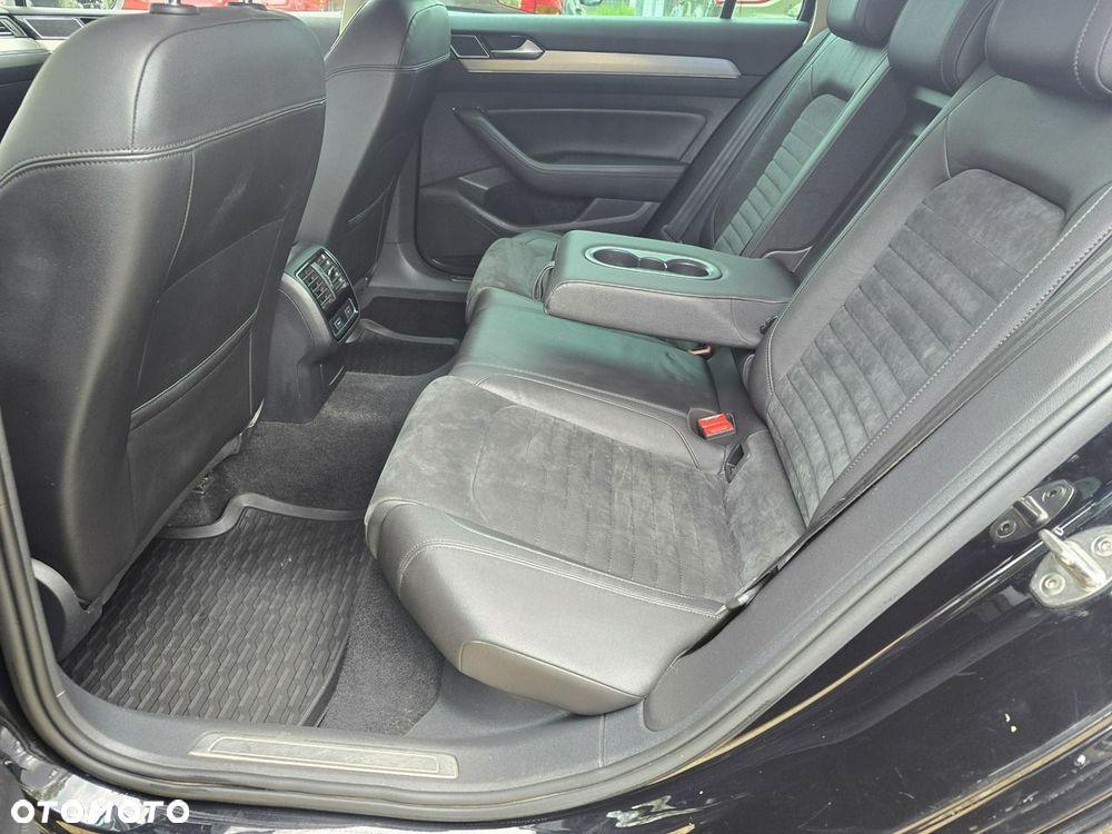 Volkswagen Passat - 13