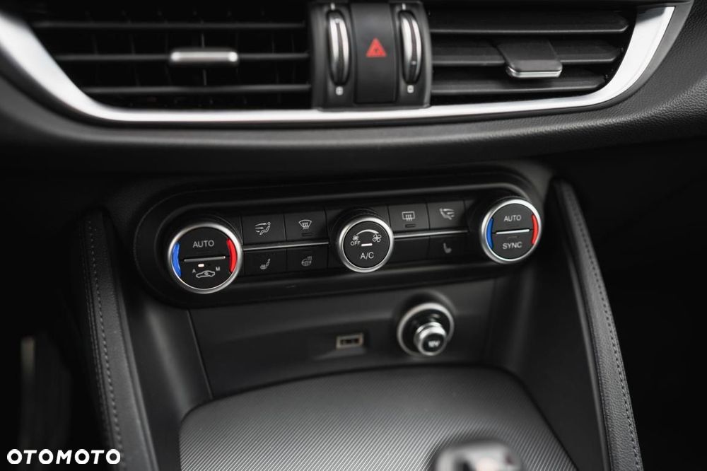 Alfa Romeo Stelvio - 22