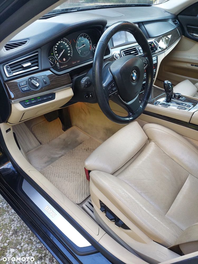 BMW Seria 7 750i L - 11
