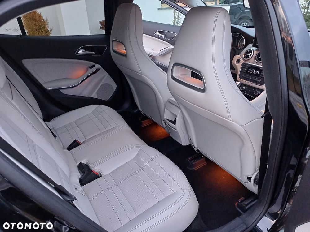 Mercedes-Benz GLA 200 - 12