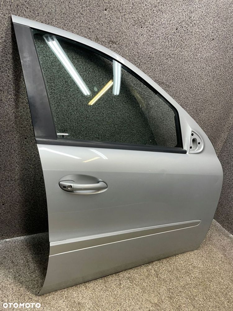 Drzwi prawy przod przednie srebrne C775 775U Mercedes W164 ML 100-120 umFe - 3