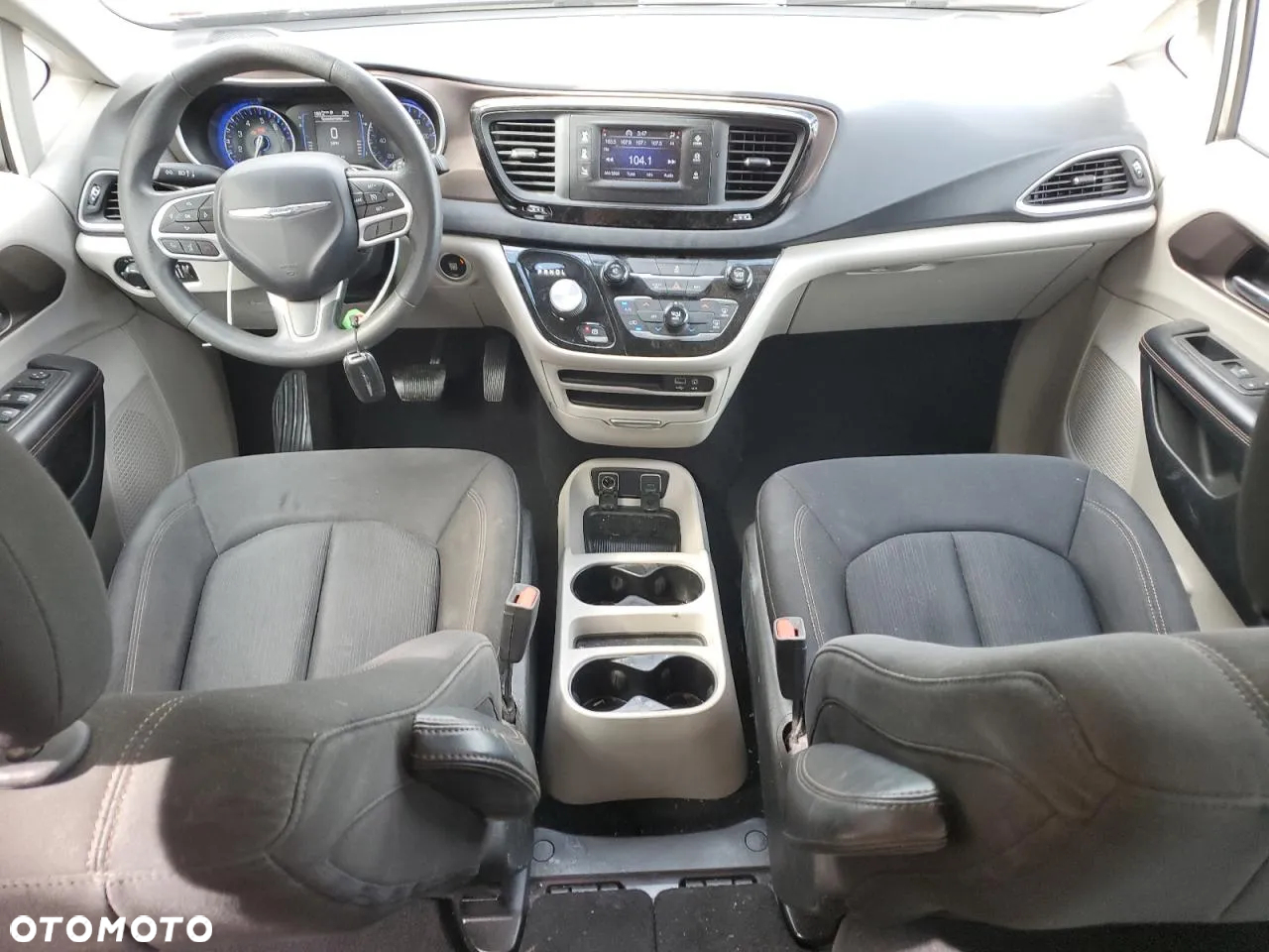 Chrysler Pacifica - 12