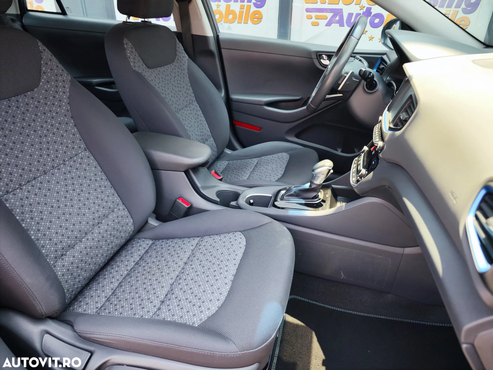 Hyundai IONIQ - 27