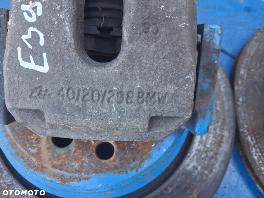 BMW E39 sedan 3..0 Diesel zaciski tarcze hamulcowe tył tylne 40/20/298 zacisk tył prawy lewy tylny - 2