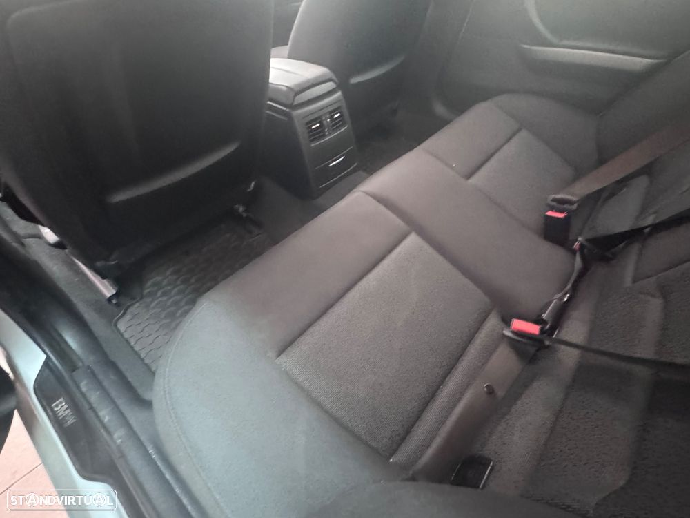 BMW 320 d Dynamic - 14