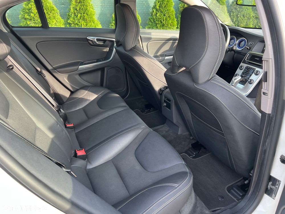 Volvo S60 D3 Geartronic RDesign - 25