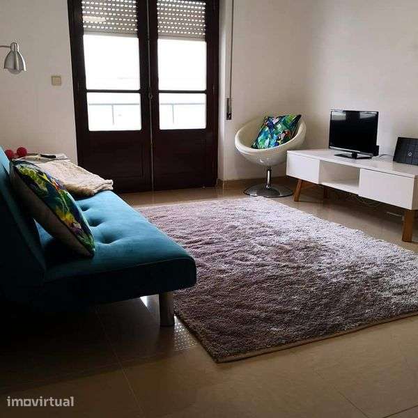 Apartamento T2 com garagem e elevador para arrendamento anual - Grande imagem: 3/6