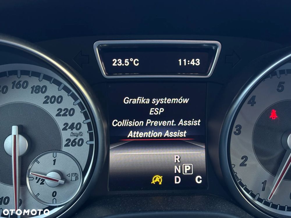 Mercedes-Benz GLA 200 7G-DCT Urban - 35