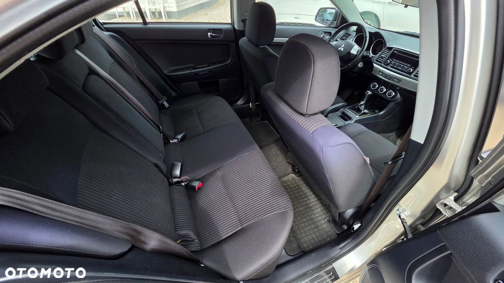 Mitsubishi Lancer 1.6 Invite - 8