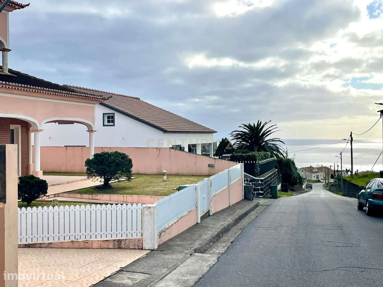O Refúgio Perfeito para a Sua Família | Moradia T4 com Piscina Coberta - Grande imagem: 2/36