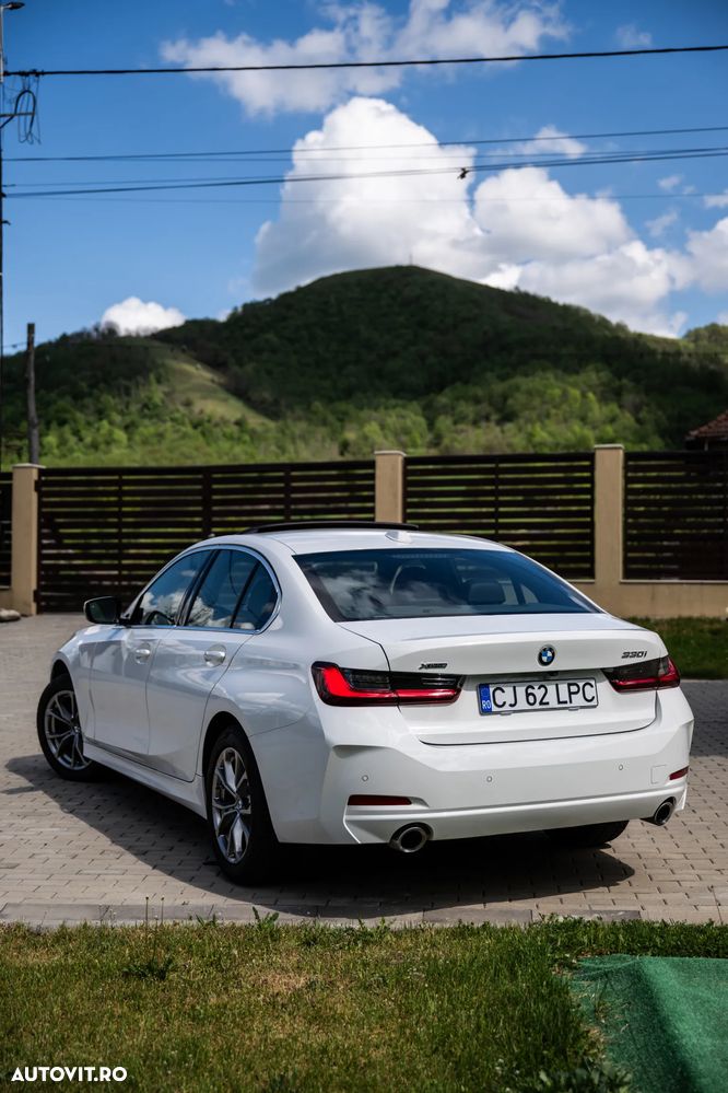 BMW Seria 3 330i Aut. Luxury Line - 12