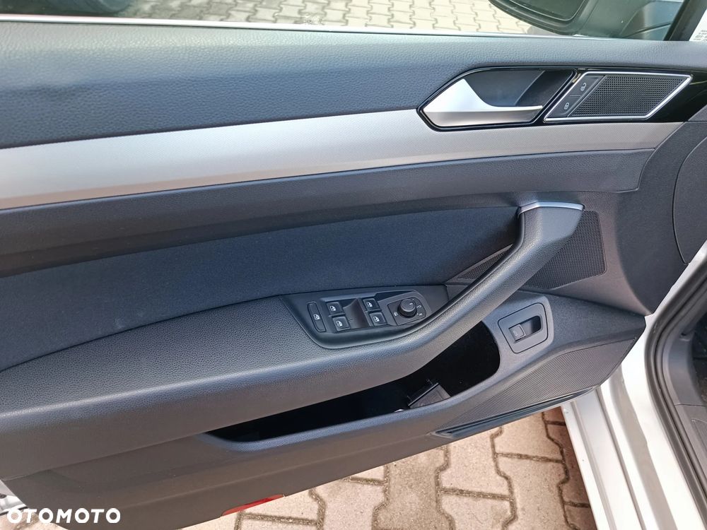 Volkswagen Passat - 8