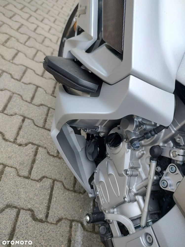 Yamaha FJR - 11