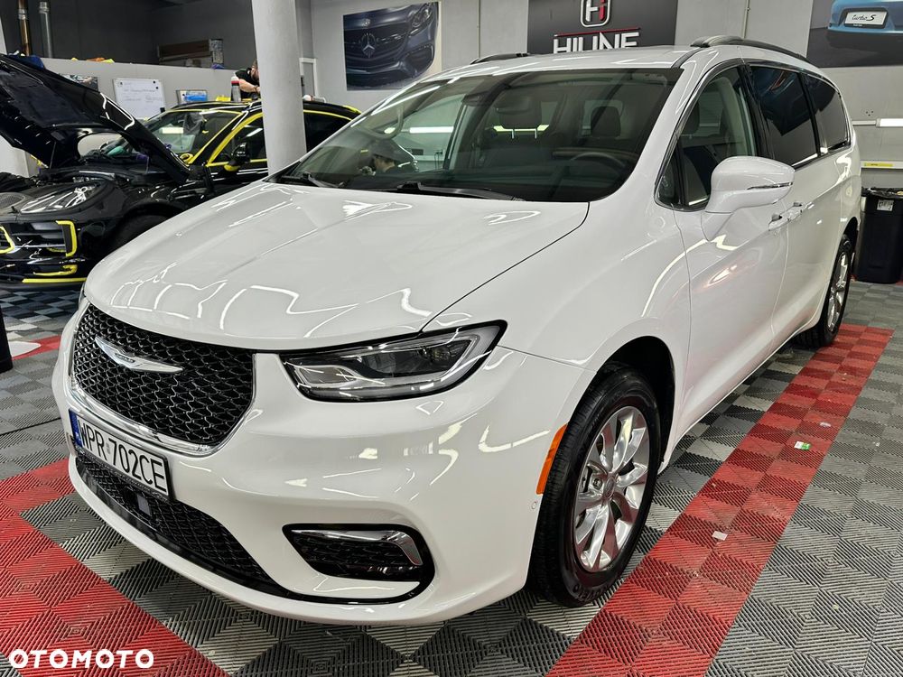 Chrysler Pacifica - 2