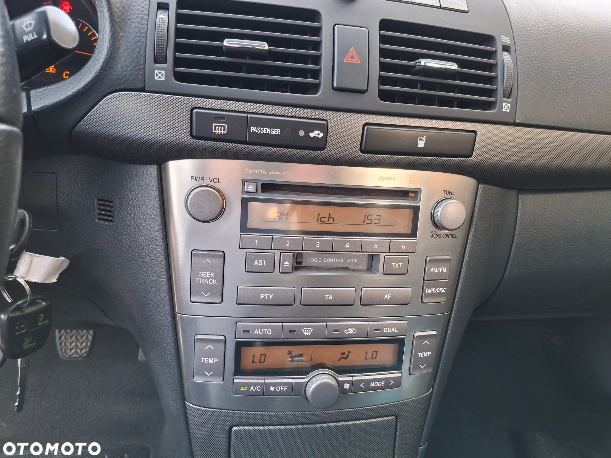 Toyota Avensis 1.8 VVT-i Combi Executive - 28